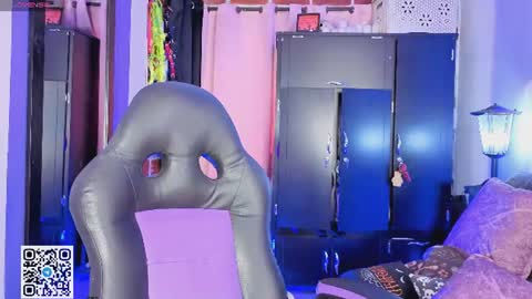        Please help me to reach 100 thumbs up online show from June 29, 2:39 pm