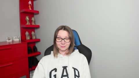 Zoe online show from April 1, 6:14 am