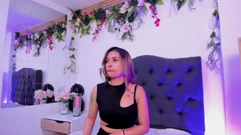 beccamilanni online show from February 5, 12:49 pm