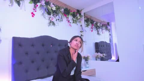 beccamilanni online show from February 17, 12:49 pm