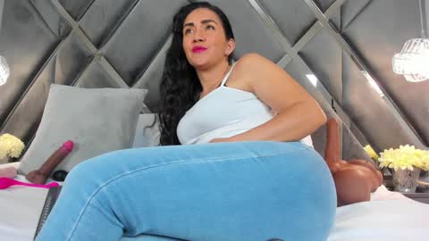 BeckaMils online show from December 10, 4:34 am