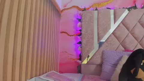 Melanie  online show from February 2, 10:36 am