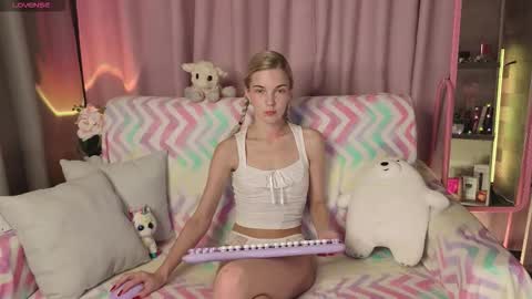 Bella online show from November 6, 1:11 am