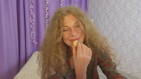 Bella online show from March 1, 6:40 pm