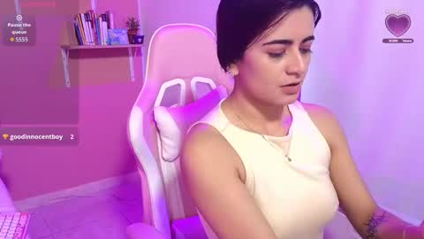 bella_thixx online show from September 18, 3:49 am