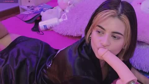 bella_thixx online show from April 22, 3:14 am