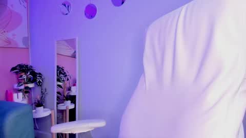 BELLA online show from September 17, 9:02 pm