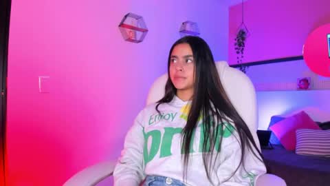 BELLA online show from April 13, 9:04 pm