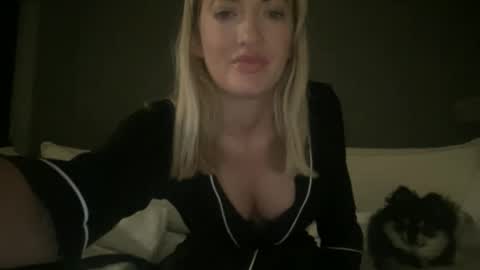 bellaaroseepaigee online show from June 1, 5:20 am