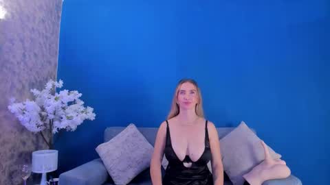 Bella Marie online show from November 18, 11:48 pm
