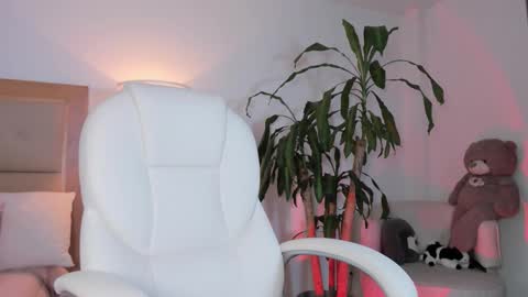 Bella Mia online show from March 6, 8:26 pm