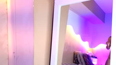 bellarooux online show from March 24, 12:10 pm