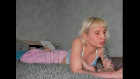 Bella Seen online show from April 4, 7:23 pm