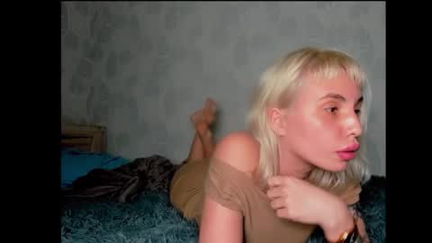 Bella Seen online show from October 17, 6:44 pm