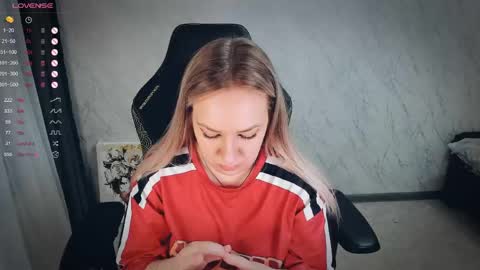 Your Annabelle Wolf  online show from April 27, 7:11 pm