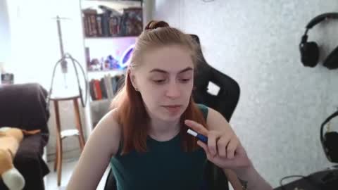 beverly_yay online show from May 10, 8:49 am