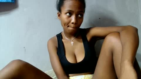 bienvenue987832 online show from May 22, 3:43 pm