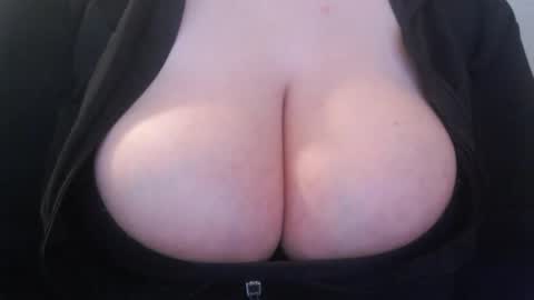 bigbittiesandfun online show from March 3, 6:09 am