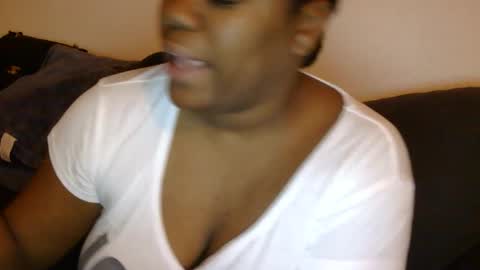 bigbootibambii online show from January 9, 2:05 am