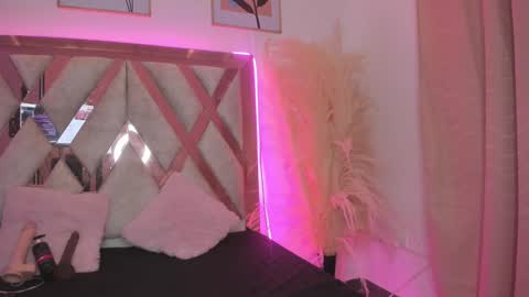 vaioleth online show from February 12, 8:07 pm