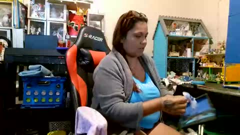 the Mini mami online show from November 3, 7:18 pm