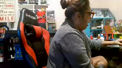 the Mini mami online show from November 22, 9:45 am