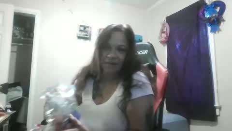 the Mini mami online show from May 24, 3:22 pm