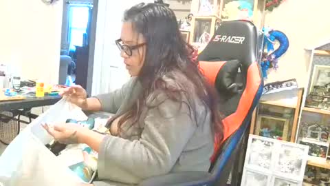 the Mini mami online show from February 6, 1:58 pm