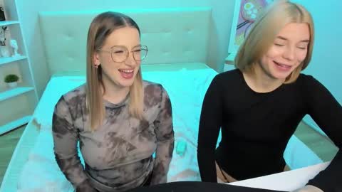 Merlizz  Ana  Emma online show from November 2, 6:55 pm