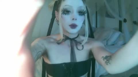 vampire fang  online show from June 14, 2:46 am