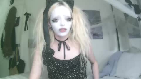 vampire fang  online show from October 2, 8:03 pm