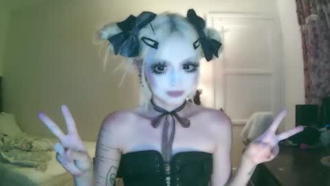 vampire fang  online show from July 11, 3:17 am