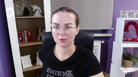 Z O E Y online show from October 16, 5:10 am