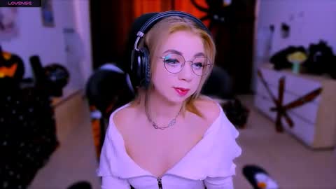 Nicole online show from October 21, 9:35 am