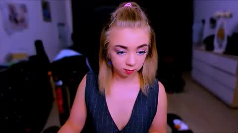 Nicole online show from November 10, 9:15 am