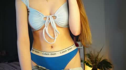  LiLy online show from February 24, 9:13 pm