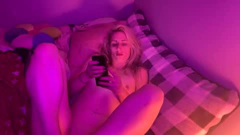 Gia  online show from September 18, 1:48 am