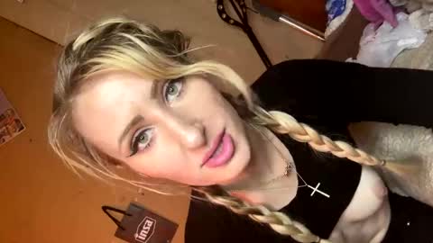 Gia  online show from February 25, 7:27 pm