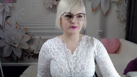 Blonde woman X online show from February 4, 6:25 am