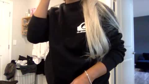 Blondebunnyx1 online show from January 16, 7:20 pm