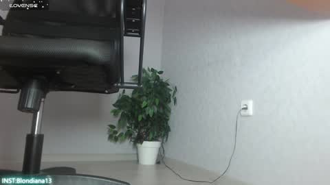 Im Di. I smell naked even when Im dressed. online show from December 14, 4:08 pm