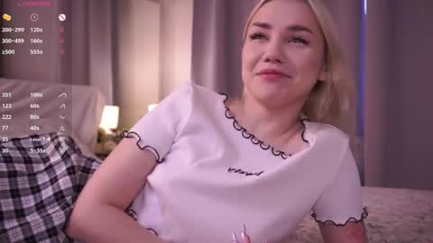 Adeline online show from December 19, 5:54 am