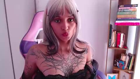 Im Abril .. Nice to meet you  thumb up me please its important  INDEPENDENT MODEL online show from April 9, 8:14 pm