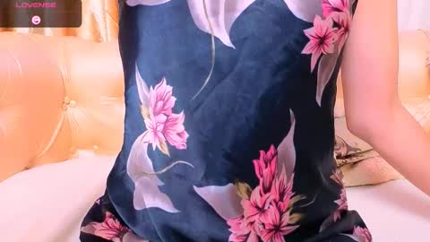 Mia online show from December 21, 4:06 am