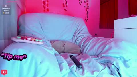 Bonnie Help me reach 500 likes online show from September 16, 12:51 am