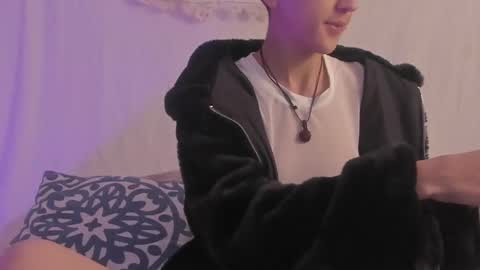   online show from March 6, 11:36 am