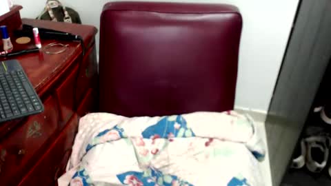 nikky and jeik online show from October 22, 2:27 am