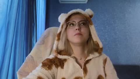 Belle  online show from September 14, 3:59 am