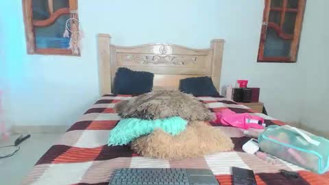 bratz_glloe online show from March 18, 5:45 am