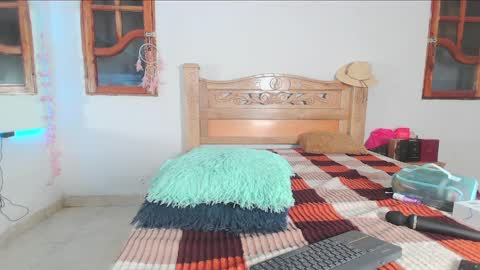 bratz_glloe online show from April 12, 7:55 am